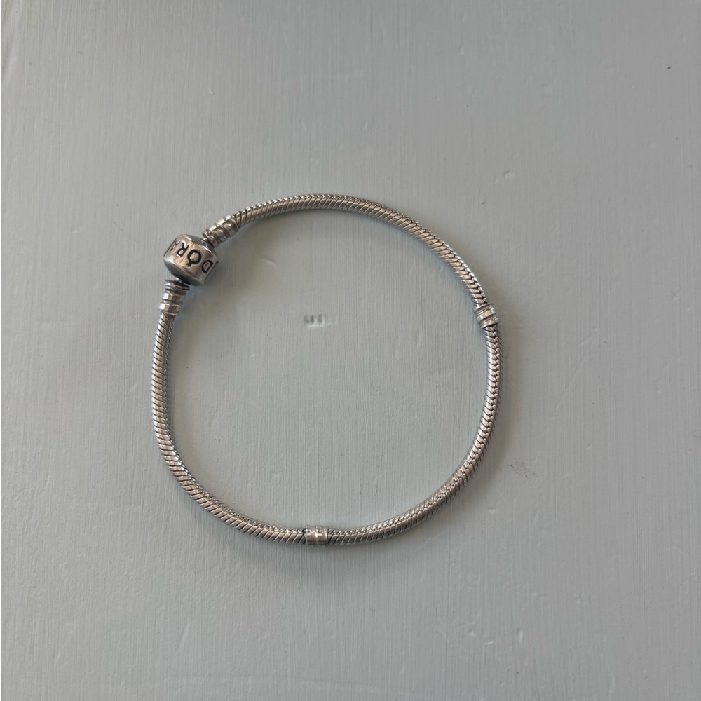 Pandora Silver Bracelet with Minimalist Design and Clasp